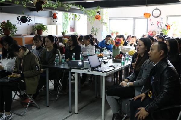 新闻学院组织新生参观企业