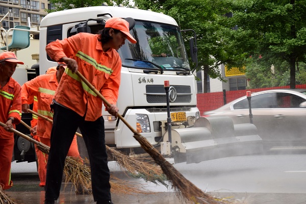 【暑期社会实践】新闻学院“环卫工人”实践小分队