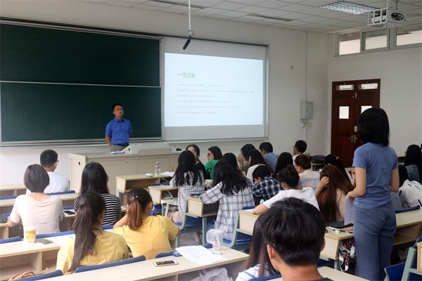 新闻学院解放思想论坛之业界前沿系列讲座精彩开讲