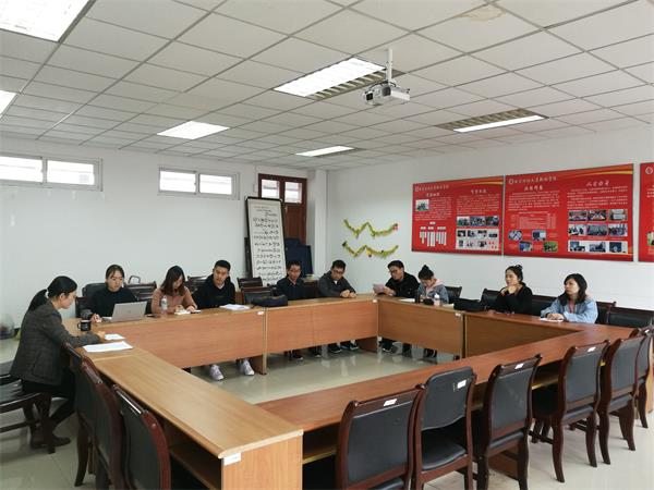 新闻学院党总支组织学习全省宣传思想工作会议精神