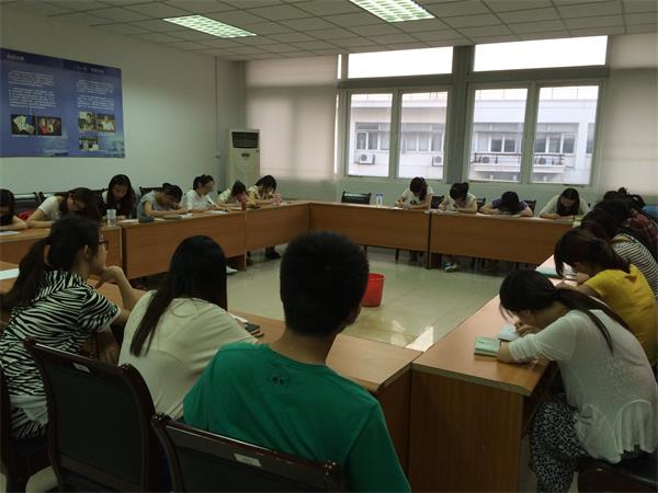 新闻学院团总支并学生会换届选举大会圆满举行