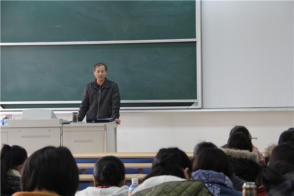 校党委宣传部李荣国老师与新闻学院学生谈“新闻线索的捕捉与素材的获得”