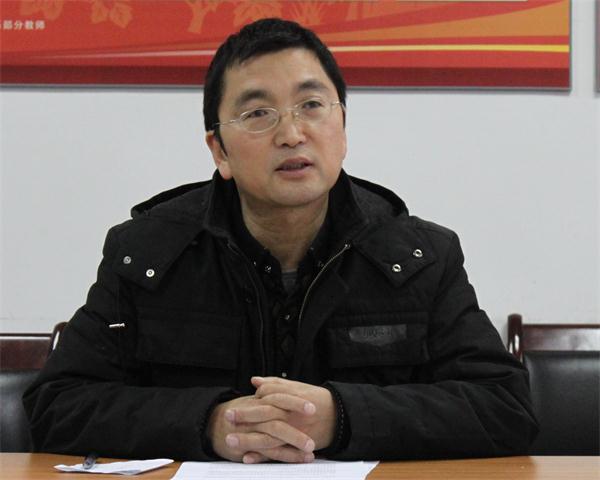 新闻学院教工党支部召开“争做‘四讲四有’合格党员”主题讨论会