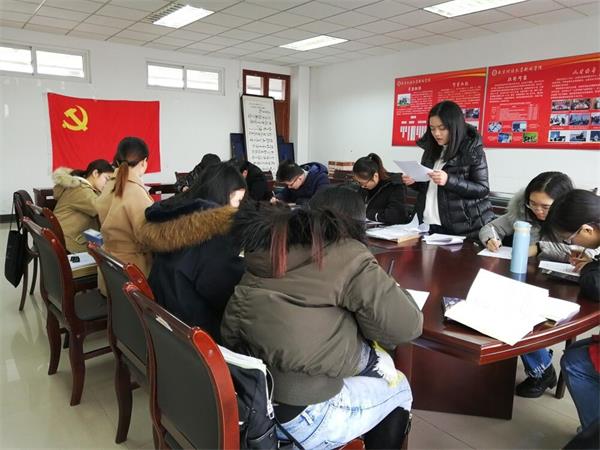 新闻学院本科生党支部顺利召开党员发展大会