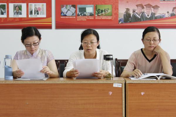 我院教工党支部举行“学习系列讲话,坚持‘不忘初心’,增强‘四个意识’”专题讨论会