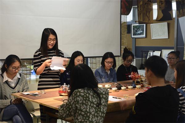 我院组织入党积极分子开展专题讨论会
