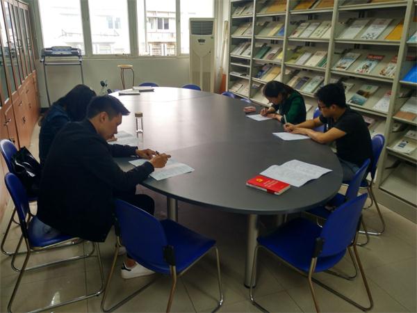 新闻学院研究生党支部举办“重温党章,提高党性”党章及党内法规知识考试活动