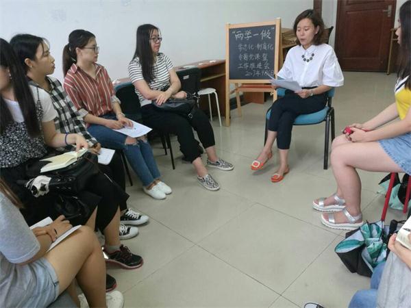 我院本科生党支部举行“两学一做”常态化制度化专题党课暨工作推进会